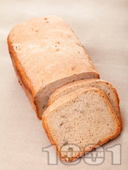 Типов хляб за хлебопекарна с пълнозърнесто брашно, тиквени семки и ленено семе (лесен и обикновен) - снимка на рецептата